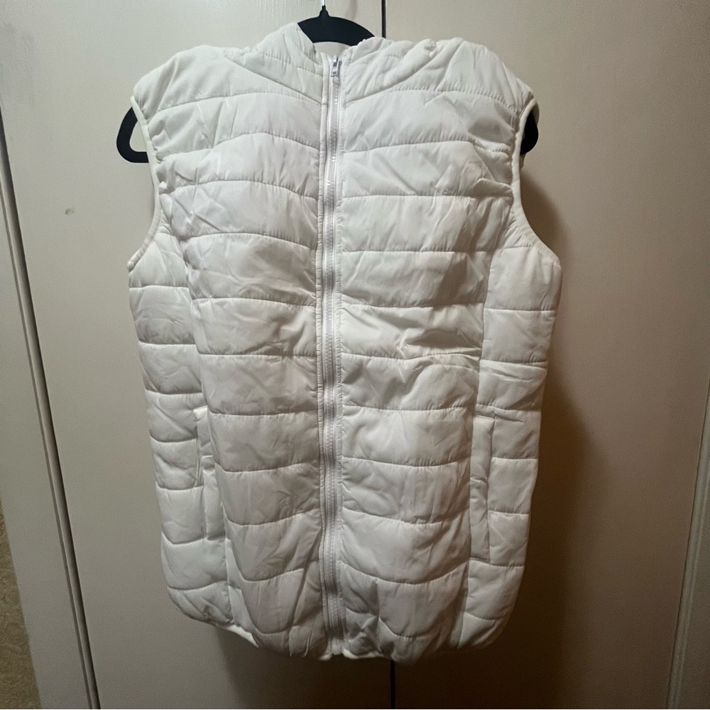 Women's White Quilted Zip Up Puffer Vest with Hood